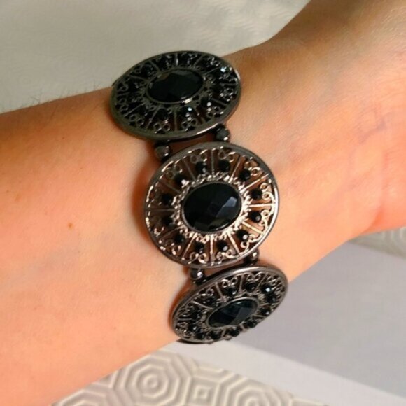 Vintage Style Pewter Bracelet with Black Crystal Cabochon Accents Elastic - Picture 1 of 4